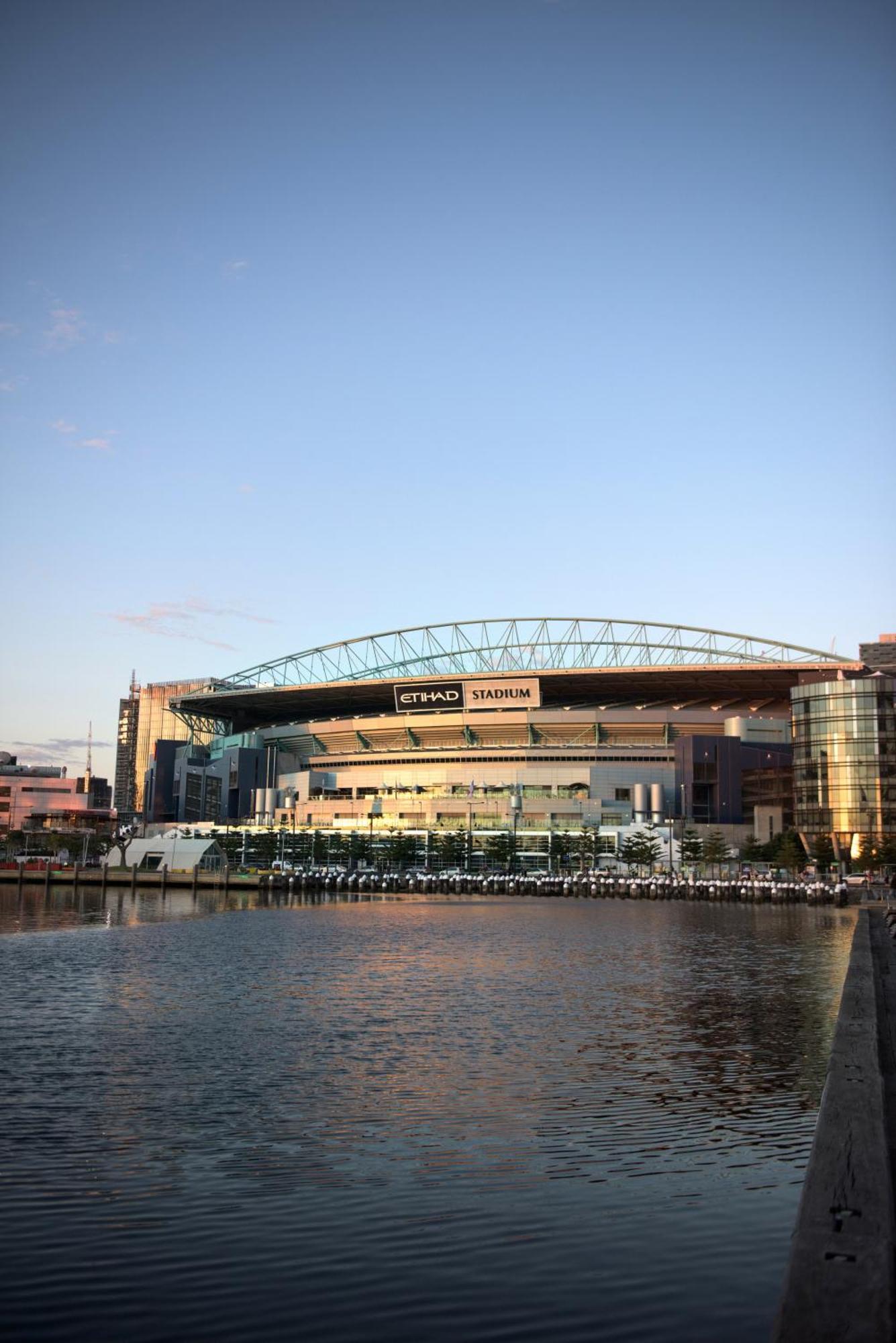 Hotel Peppers Docklands Melbourne City Exterior foto Etihad Stadium, the Melbourne Storm's home ground